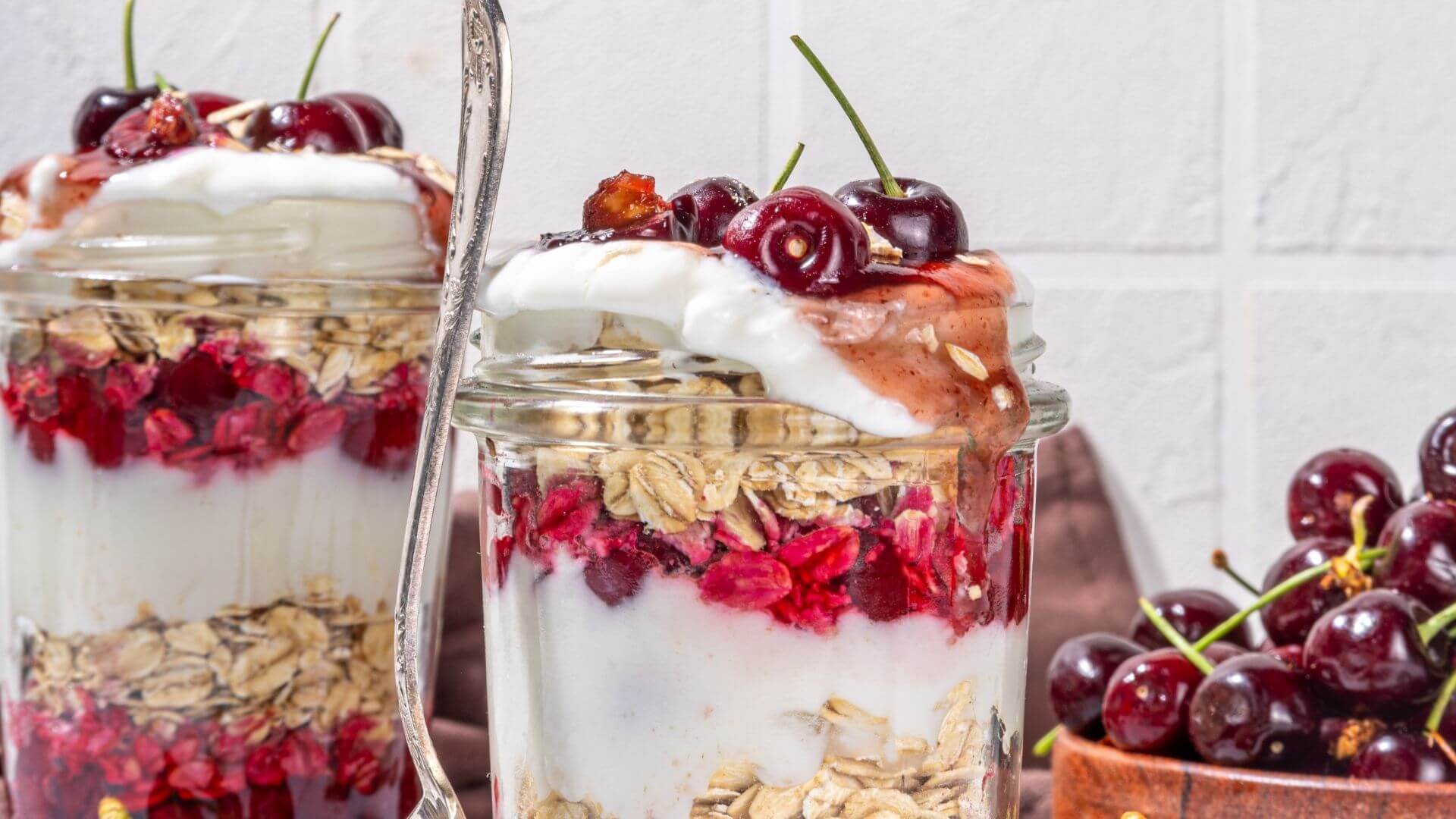 Cherry, Almond & Greek Yoghurt Overnight Oats